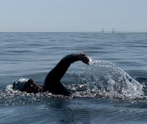 alison summerfield swimming in relay race
