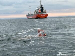 swimmer ben taylor close encounter