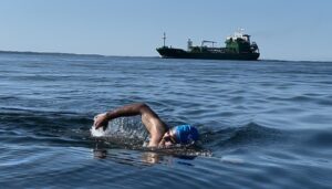 Aryan Dadiala swims near big ships in Öresund
